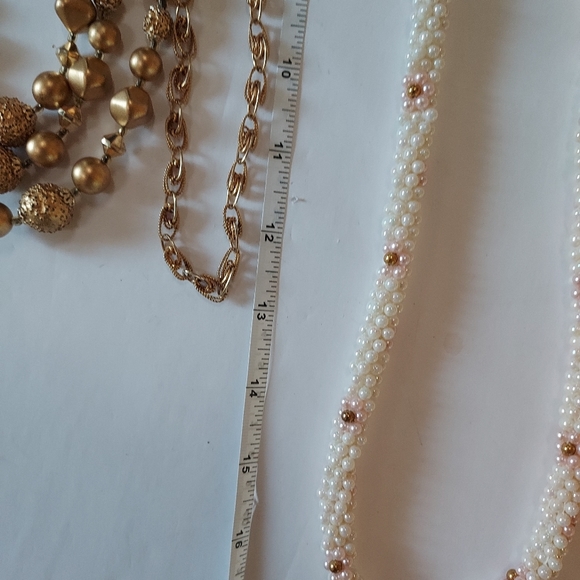 4 piece Vintage Golds Jewelry Lot Necklaces - Picture 2 of 4